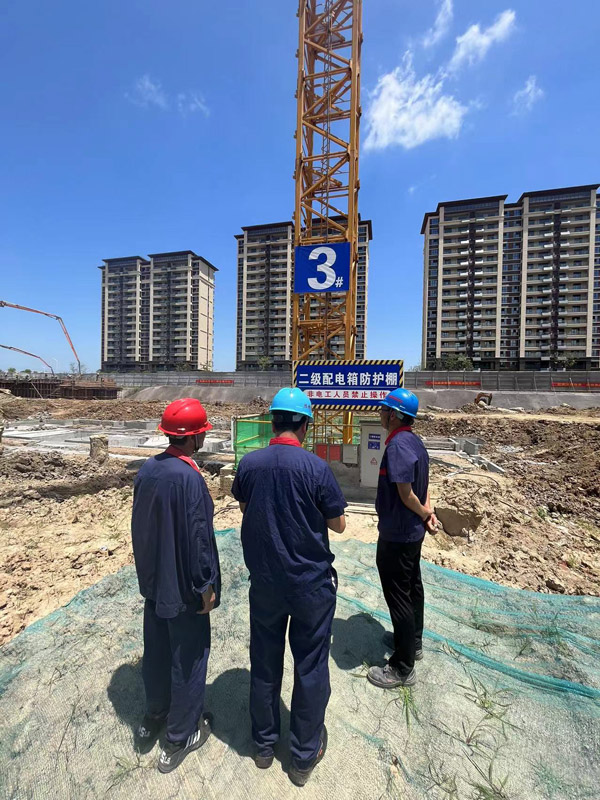 公司開展塔吊專項(xiàng)檢查