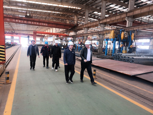 股份公司副總經(jīng)理到鋼構(gòu)公司檢查工作 股份公司副總經(jīng)理到鋼構(gòu)公司檢查工作