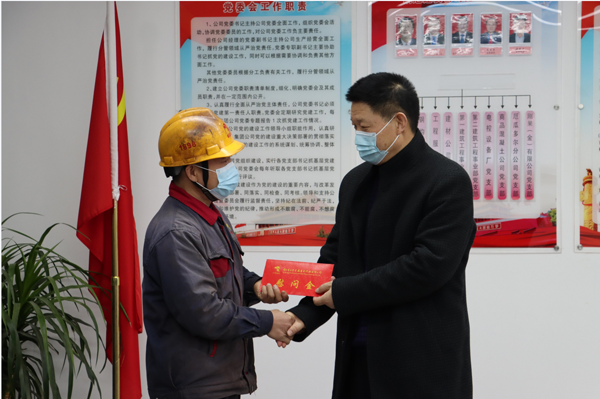 集團(tuán)公司黨委委員、副總經(jīng)理胡新付到公司走訪慰問(wèn)