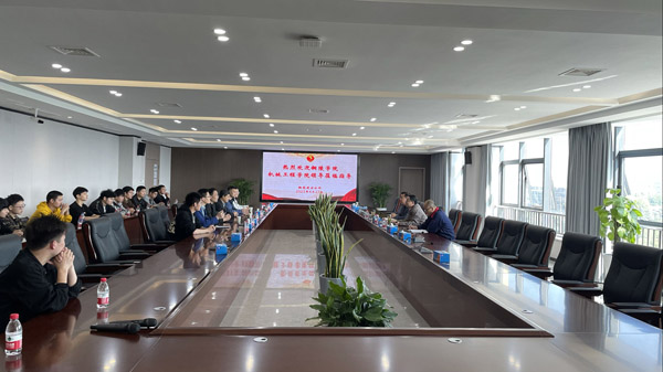 銅陵學(xué)院機(jī)械工程學(xué)院院長一行到公司參觀交流 銅陵學(xué)院機(jī)械工程學(xué)院院長一行到公司參觀交流