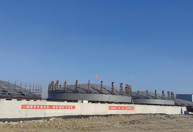 營口酸罐項(xiàng)目首批酸罐起罐成功